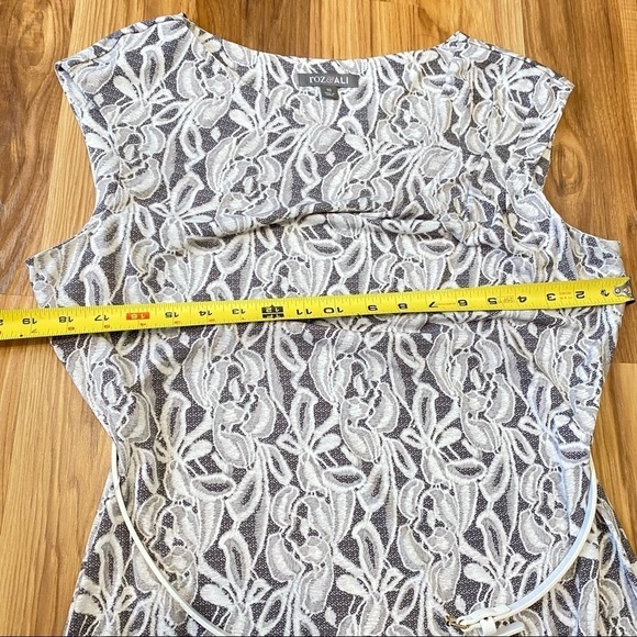 Roz & Ali Women‎ Dress Size 10 Stretch Ruched Poly Grey Floral Dress. - Picture 8 of 9